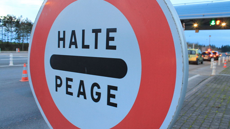 Panneau routier « halte péage »